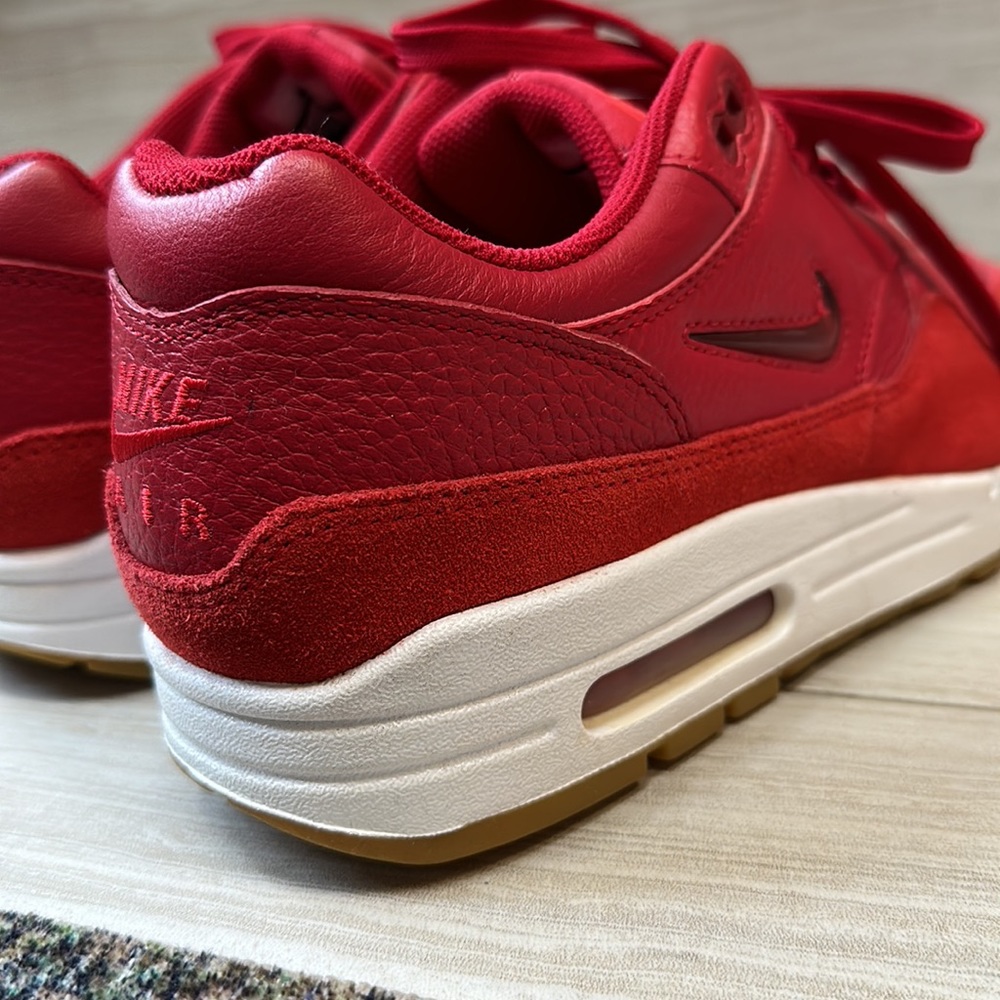 Red Air Max - Picture 7 of 10